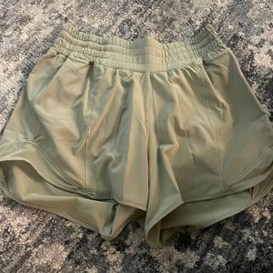 size 4 lululemon hotty hot 4 in- green